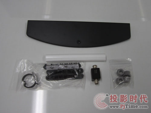 LED水晶 详评三星液晶电视UA55B8000附件与接口