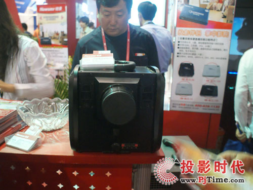 家用投影的概念先行者 纽曼亮相科博会