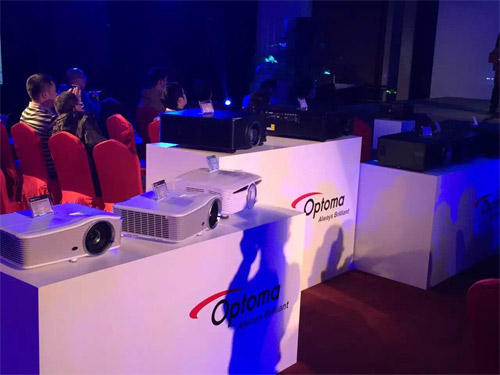 次奥图码新品阵容,多达十款工程投影机新品