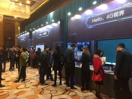 跨界融合!鸿合联手小鱼“跃入”新蓝海