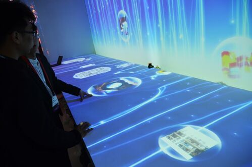 鸿合科技商用BG实力出击,呈现Infocomm China 2018闪耀亮点