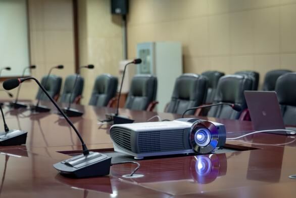 为什么商务办公需要明基激光投影仪