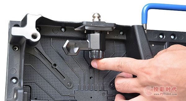 LED显示屏检修方法 LED显示屏检修方法