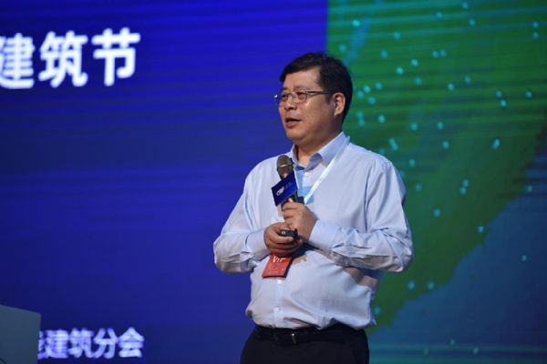 河姆渡CEO华建刚在第六届中国智能建筑节上发表《因水而生,水动万里》主题演讲