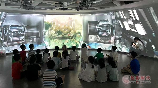 环幕投影在气象馆中的灵活运用