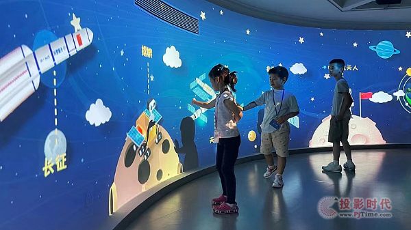 备受青少年喜爱的体感互动投影