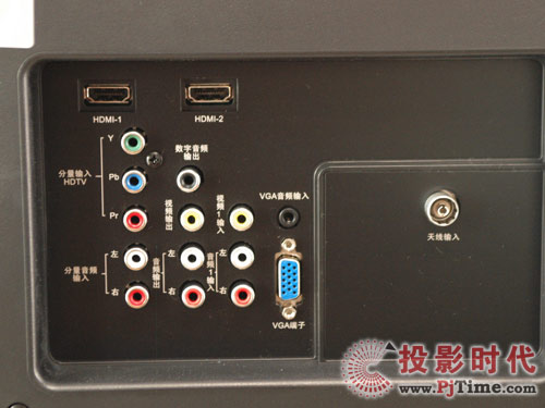 TCL自然蓝光电视丰富接口配备