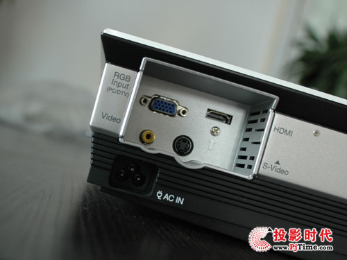 颠覆式惊艳 LG全球首款壁挂式投影机