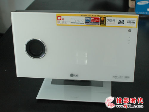 颠覆式惊艳 LG全球首款壁挂式投影机