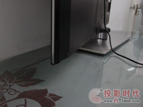 LED水晶 详评三星液晶电视UA55B8000外观赏析
