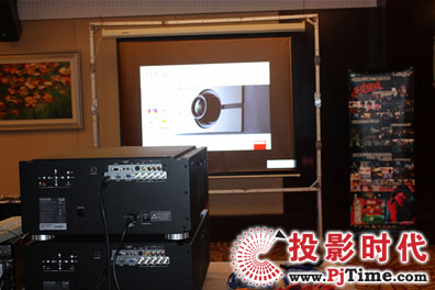 两台RLM W6配合5.4M*1.9M正投软幕融合拼接投影效果