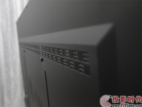 LG 55LX9500-CA背面散热口