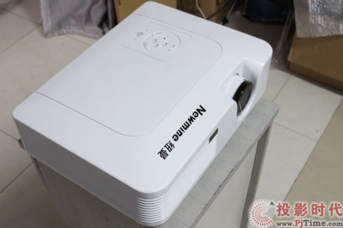 1080P也亲民 纽曼PL01家用投影机评测