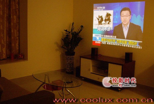 酷乐视LED微型投影机：家用大屏幕显示新宠