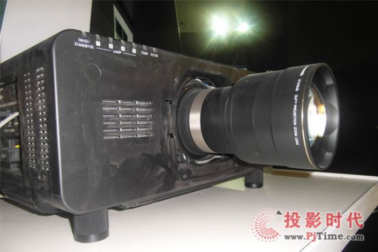 松下PT-SDZ21KC投影机新品展示