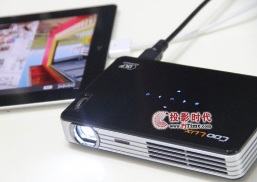 珠联璧合-微型投影机酷乐视X2与IPAD2接驳试用