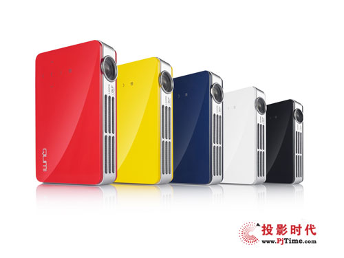 鲜花玩偶遭吐槽 微型投影机送她别样心意