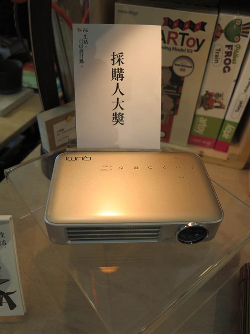 最佳圣诞礼 Vivitek(丽讯)微型投影机Qumi Q6勇夺采购人大奖