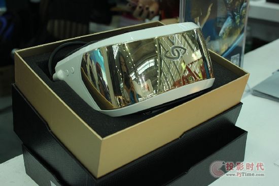 虚拟现实头盔THREE GLASSES亮相文博会