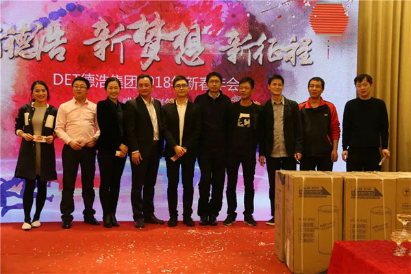 劲歌热舞，恭贺新年