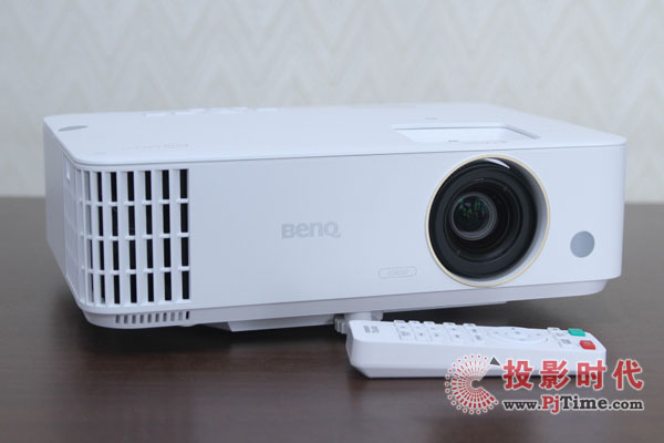 明基TH685投影测试 玩游戏才叫一个爽
