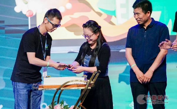 希沃白板五周年庆，六名资深老师首次公开感人故事