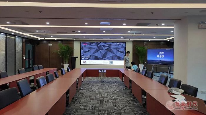 ح人ѽڹ˾ܲʹɭTeamConnect Ceiling 2컨ʽ˷磬ԼControlMax VoiceLift